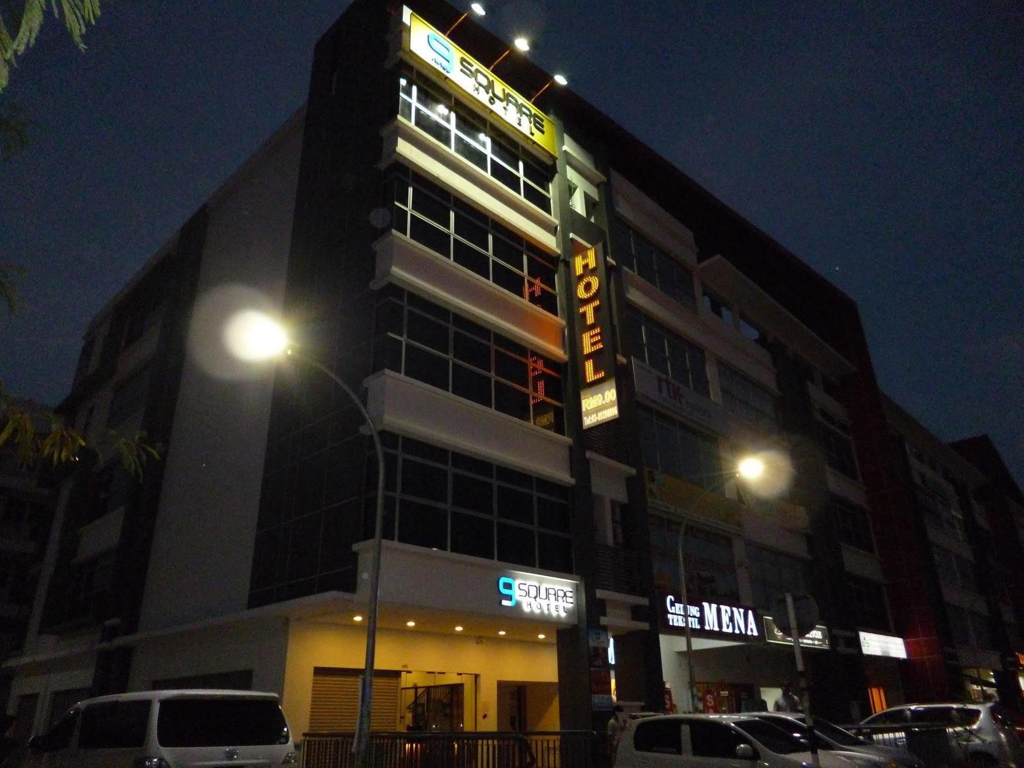 9 Square Hotel - Bangi Bagian luar foto