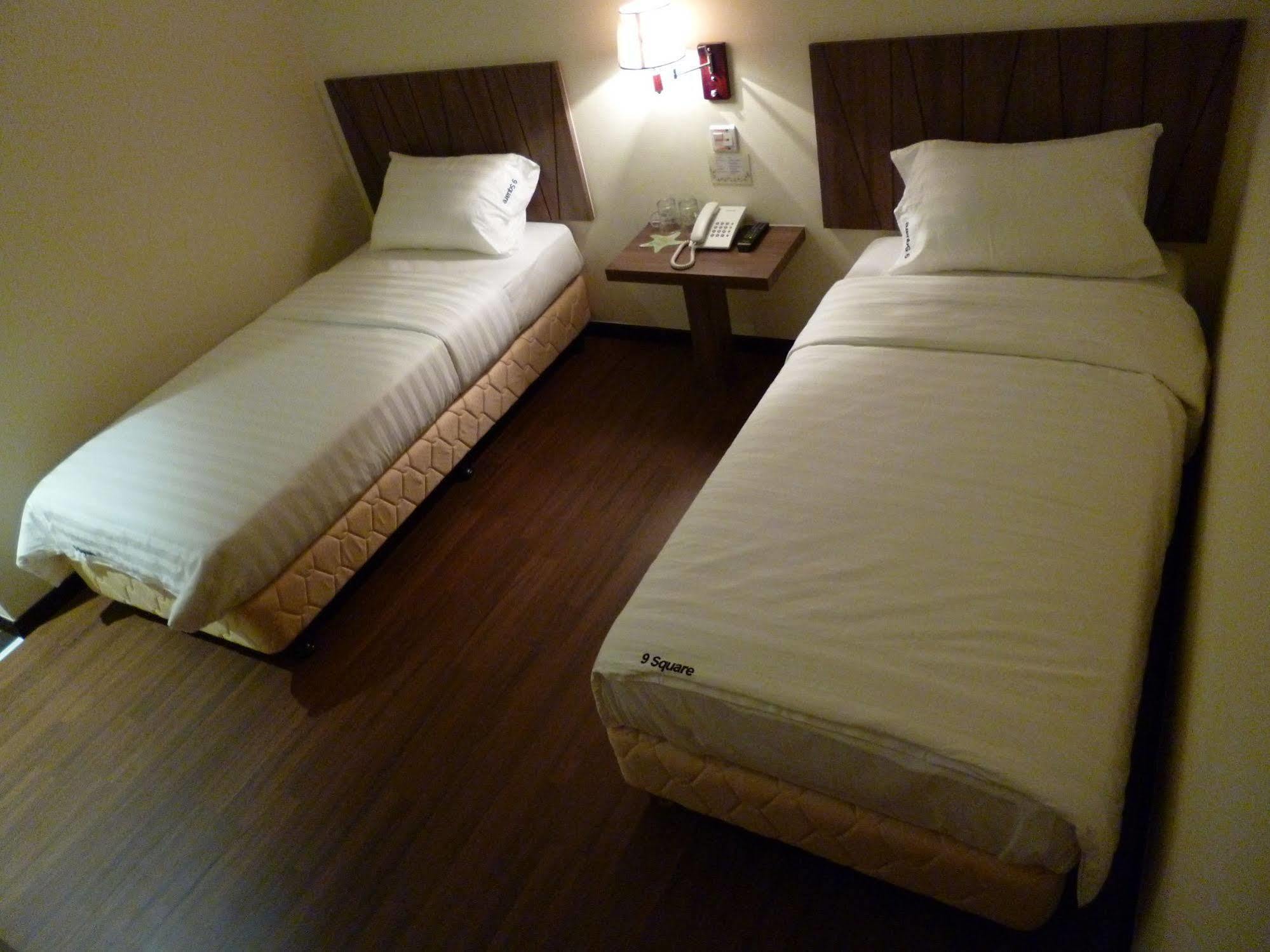 9 Square Hotel - Bangi Bagian luar foto