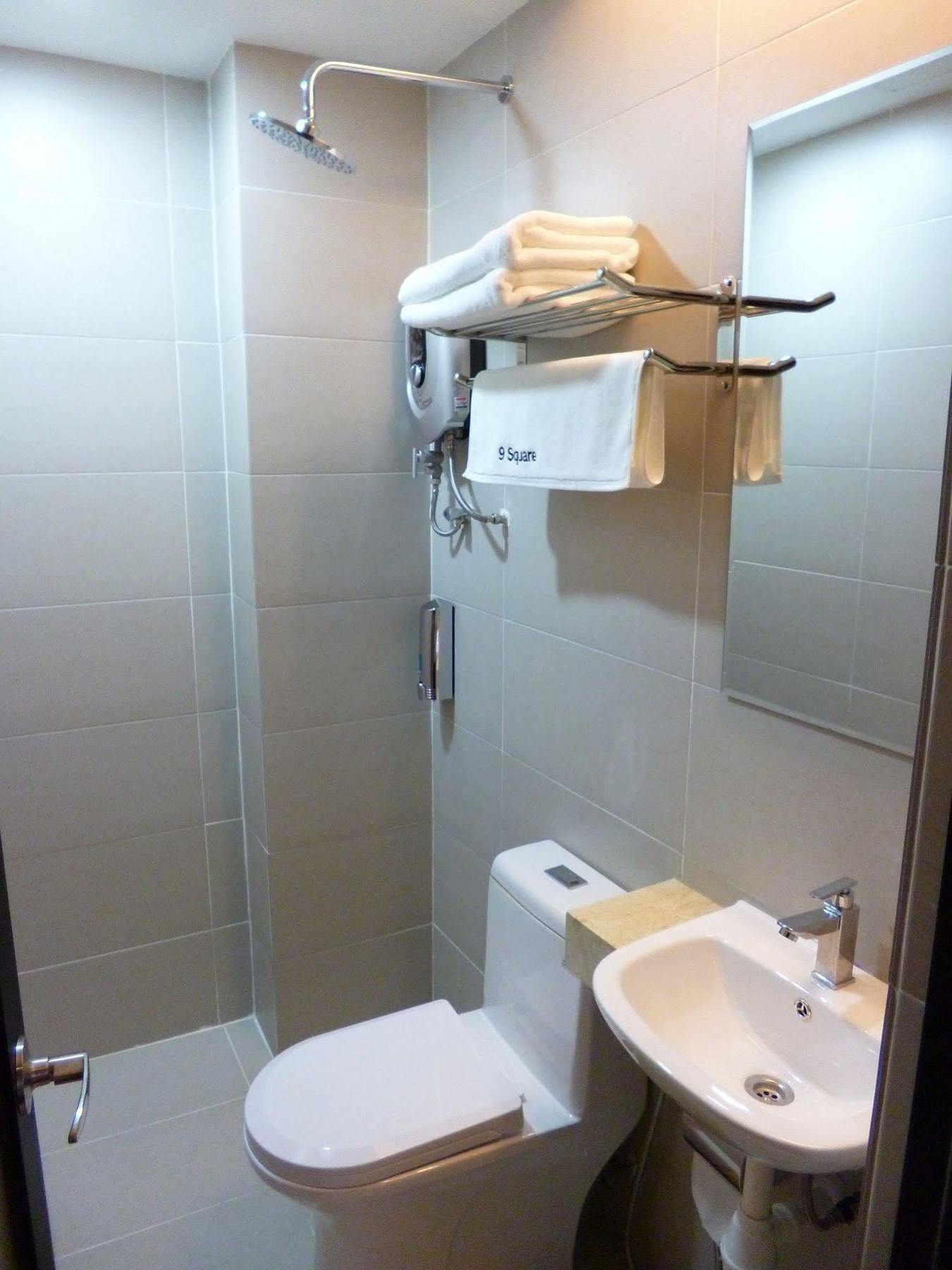 9 Square Hotel - Bangi Bagian luar foto