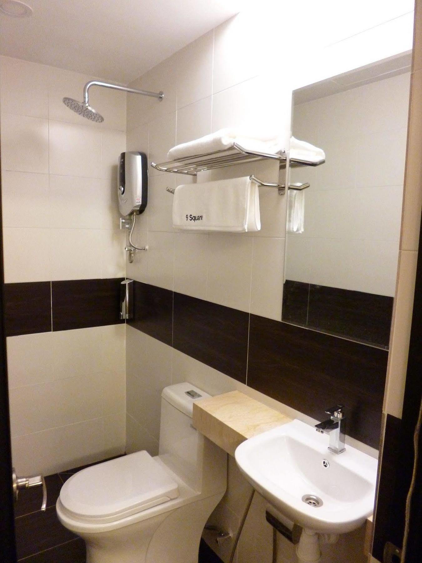 9 Square Hotel - Bangi Bagian luar foto