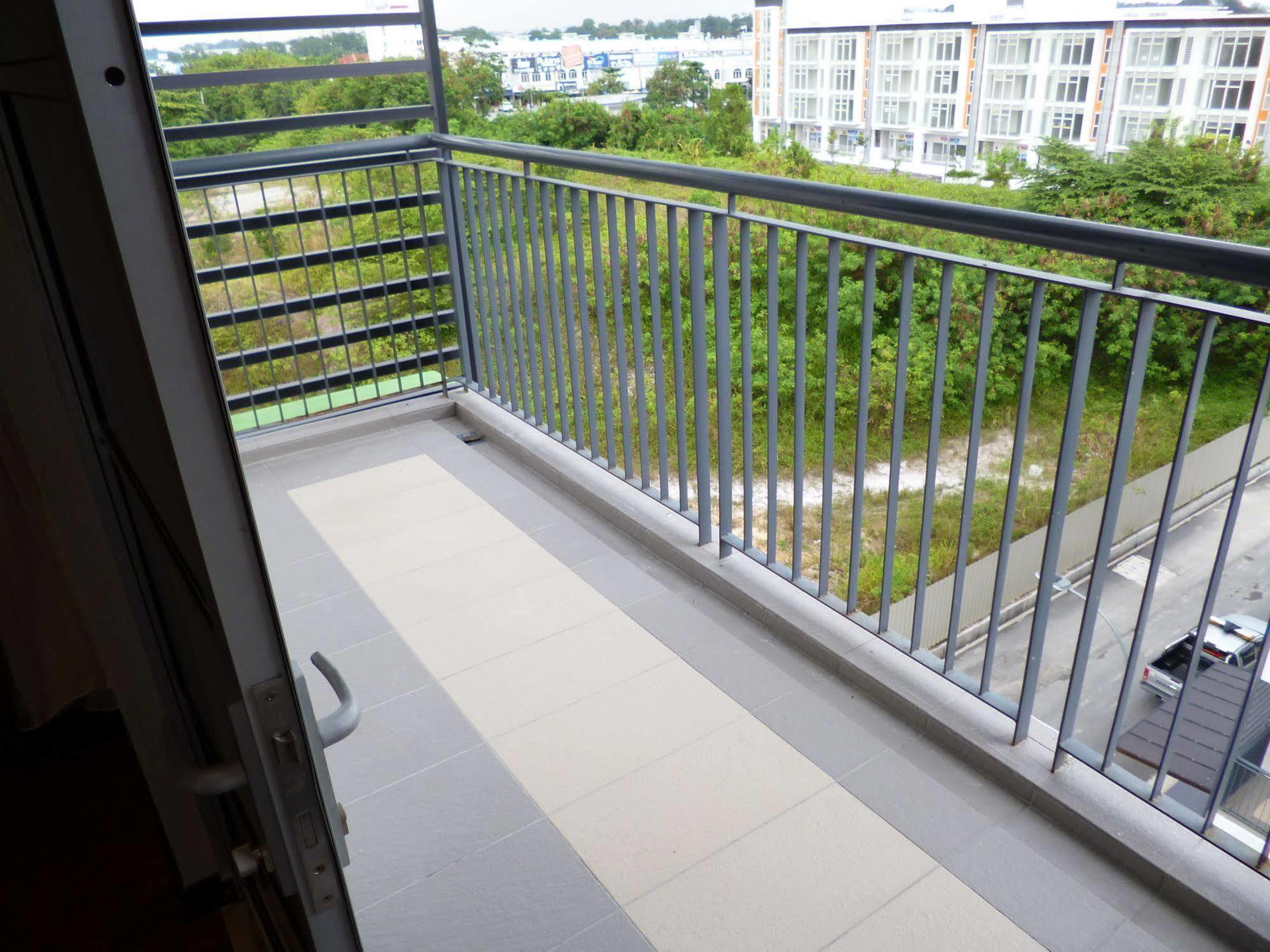 9 Square Hotel - Bangi Bagian luar foto